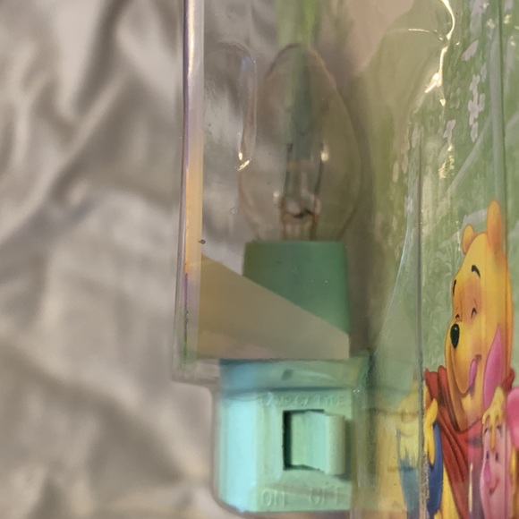 Disney Winnie the Pooh plug in nightlight flowers honey pot bee switch on off - Picture 5 of 5
